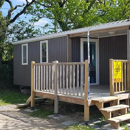 Insolite Le Village Saint-Michel-Chef-Chef