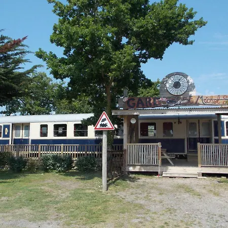 Insolite Le Village キャンプ場