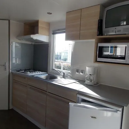 Insolite Le Village אתר קמפינג