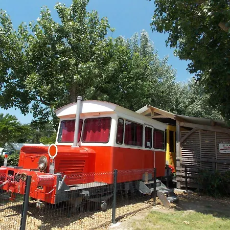 Insolite Le Village Campeggio Saint-Michel-Chef-Chef