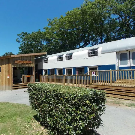 Insolite Le Village キャンプ場