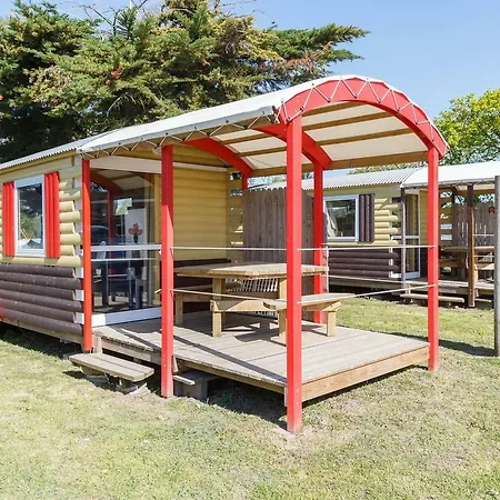 Insolite Le Village אתר קמפינג