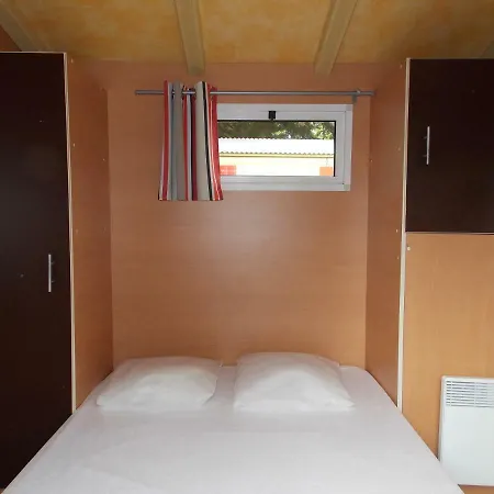 Insolite Le Village אתר קמפינג סנט-מישל-שף-שף