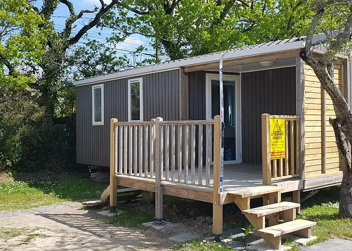 Insolite Le Village Saint-Michel-Chef-Chef